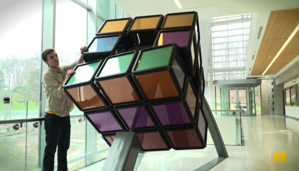 Największa kostka Rubika i kuliste szachy